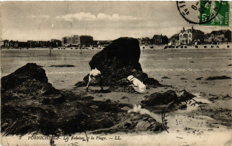 Carte postale ancienne Pornichel-Les Falaises et la Plage