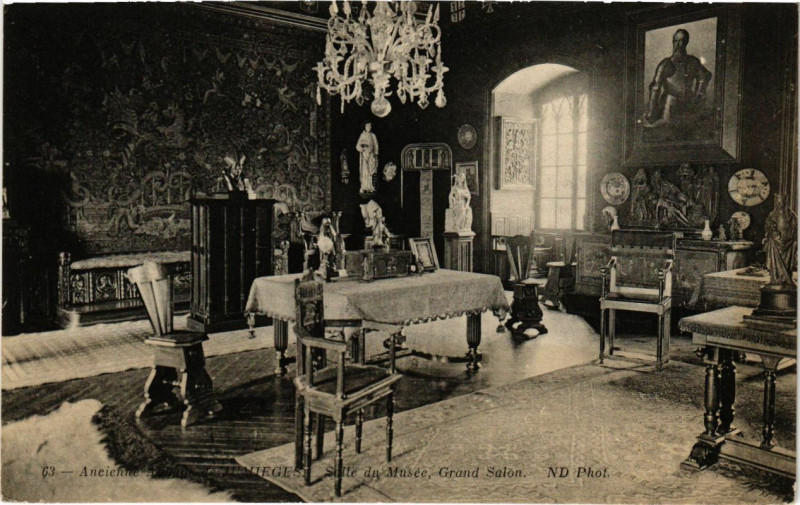 Carte postale ancienne Ancienne Abbaye de Jumieges-Salle du Musée-Grand Salon