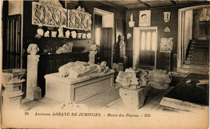 Carte postale ancienne Ancienne Abbaye de Jumieges-Musée des Pierres