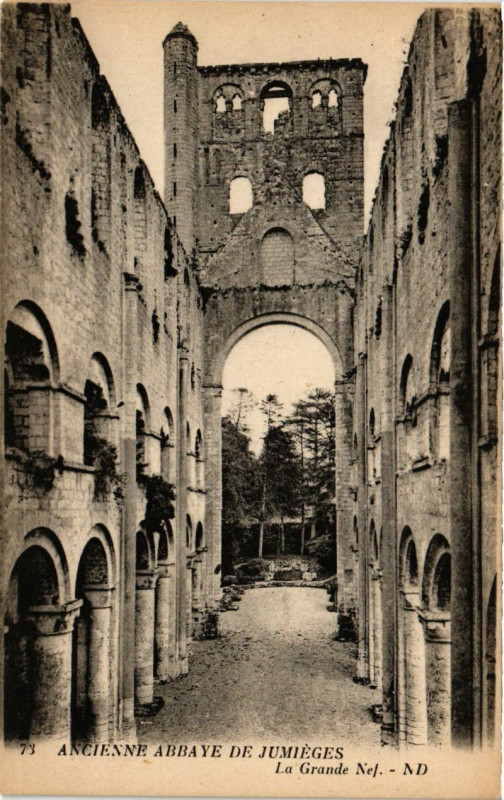 Carte postale ancienne Ancienne Abbaye de Jumieges-La Grande Nef