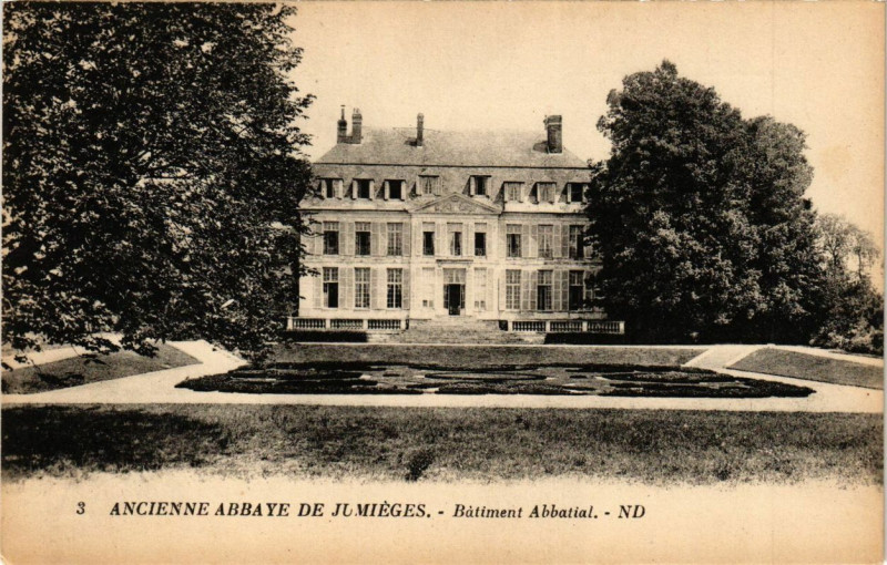 Carte postale ancienne Ancienne Abbaye de Jumieges-Batiment Abbatial