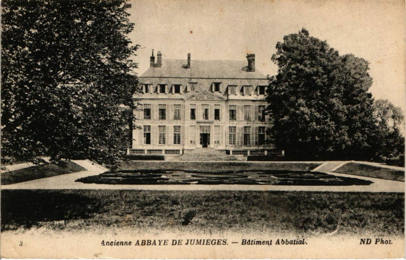 Carte postale ancienne Ancienne Abbaye de Jumieges-Batiment Abbatial
