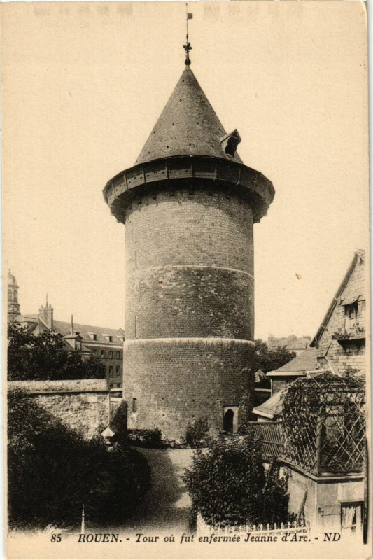 Carte postale ancienne Rouen-Tour ou fut enfermée Jeanne d'Arc à Rouen