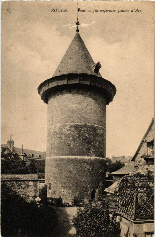 Carte postale ancienne Rouen-Tour ou fut enfermée Jeanne d'Arc à Rouen