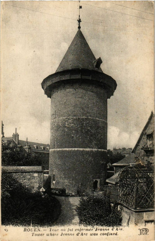 Carte postale ancienne Rouen-Tour ou fut enfermée Jeanne d'Arc à Rouen