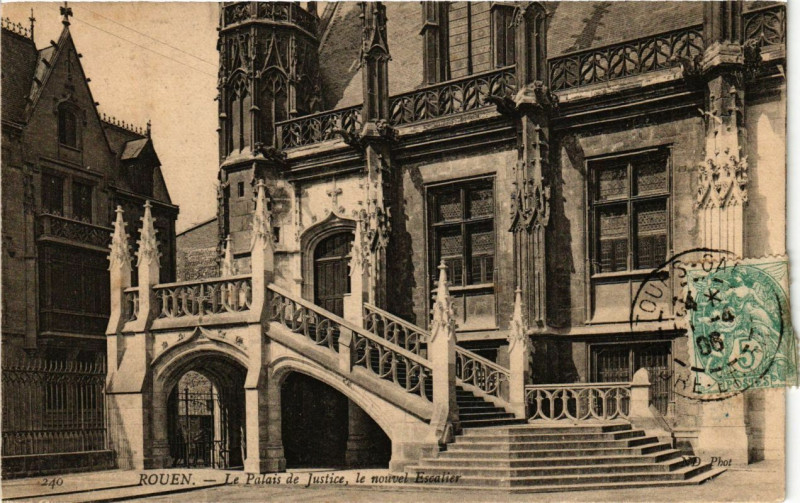 Carte postale ancienne Rouen-Le Palais de Justice le nouvel Escalier à Rouen