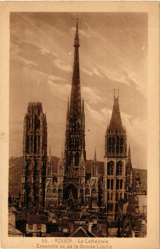 Carte postale ancienne Rouen-La Cathedrale Ensemble vu de la Grosse Cloche à Rouen
