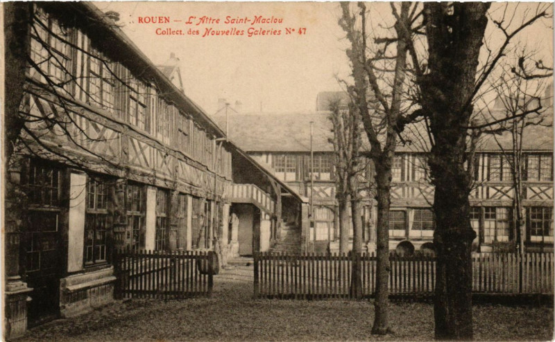 Carte postale ancienne Rouen-L'Aitre Saint-Maclou à Rouen
