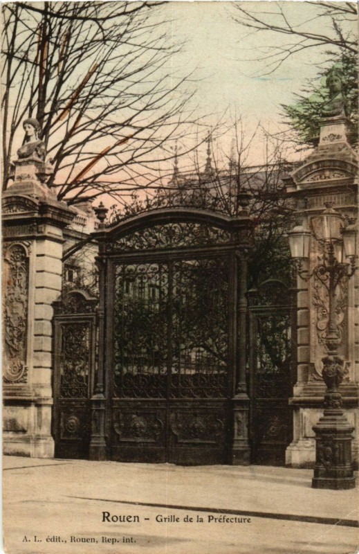 Carte postale ancienne Rouen-Grille de la Prefecture à Rouen