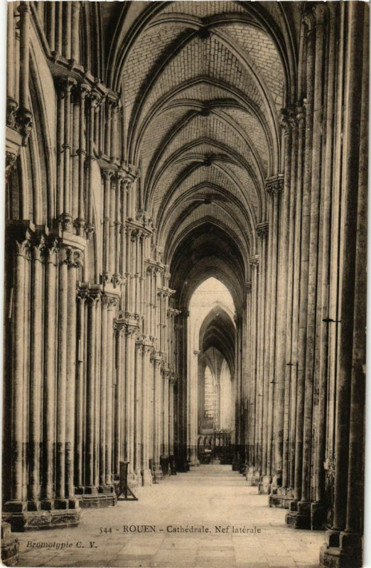 Carte postale ancienne Rouen-Cathedrale. Nef laterale à Rouen
