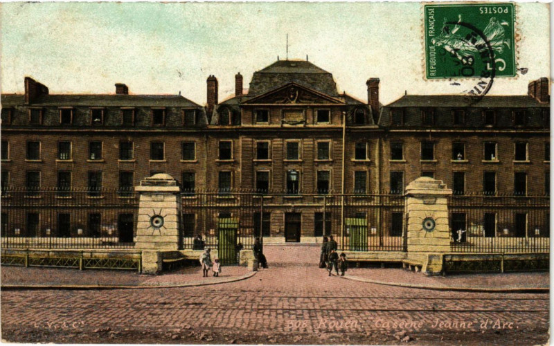 Carte postale ancienne Rouen-Caserne Jeanne d'Arc à Rouen