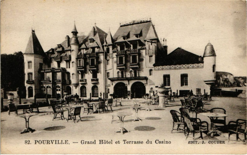 Carte postale ancienne Pourville-Grand Hotel et Terrasse du Casino