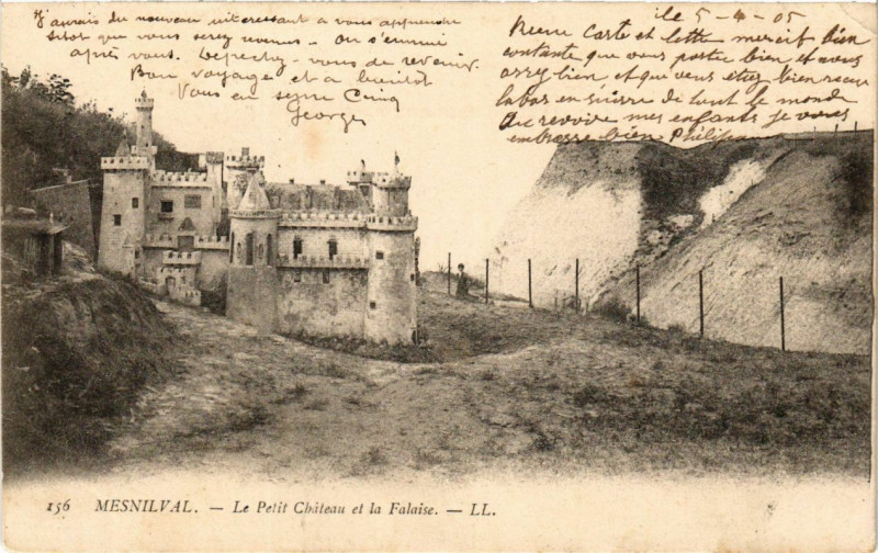 Carte postale ancienne MESNILval-Le Petit chateau et la Falaise