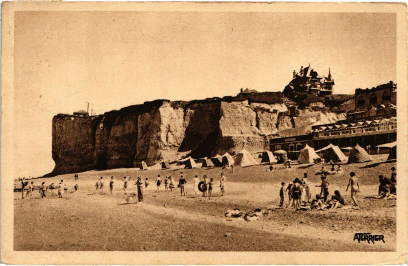 Carte postale ancienne Mesnil-Val-La Falaise en direction du Treport