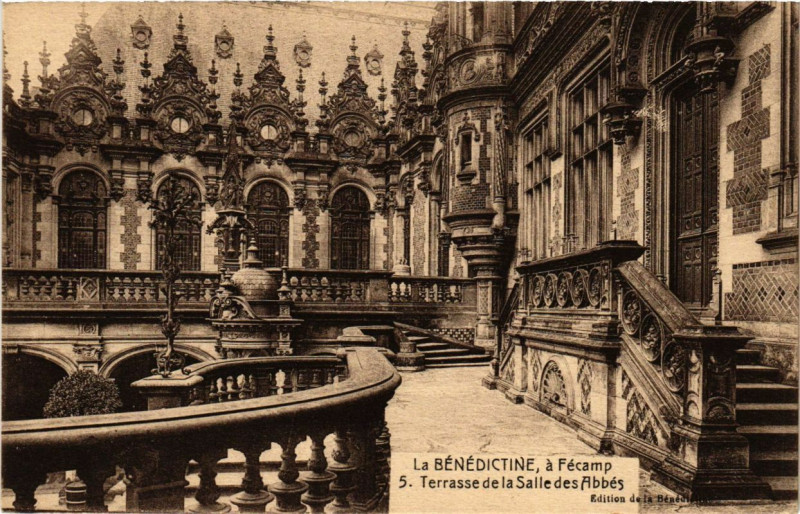 Carte postale ancienne La Benedictine a Fecamp-Terrasse de la Salle des Abbes