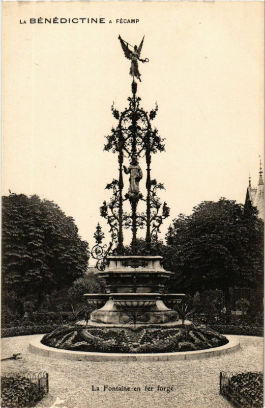 Carte postale ancienne La Benedictine a Fecamp-La Fontaine en fer forge