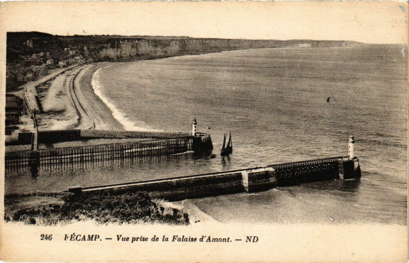 Carte postale ancienne Fecamp-Vue prise de la Falaise d'Amont à Fécamp