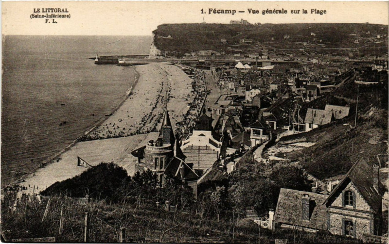 Carte postale ancienne Fecamp-Vue générale sur la Plage à Fécamp