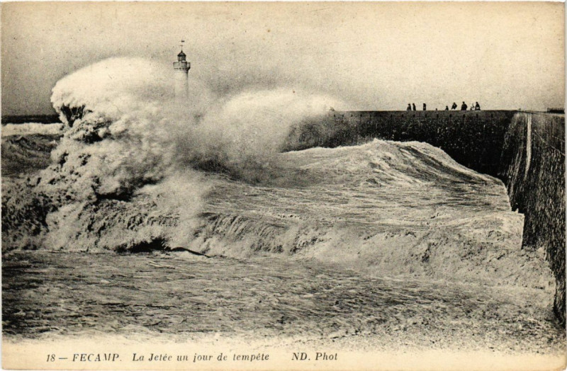 Carte postale ancienne Fecamp-Le JEtée un jour de tempete à Fécamp