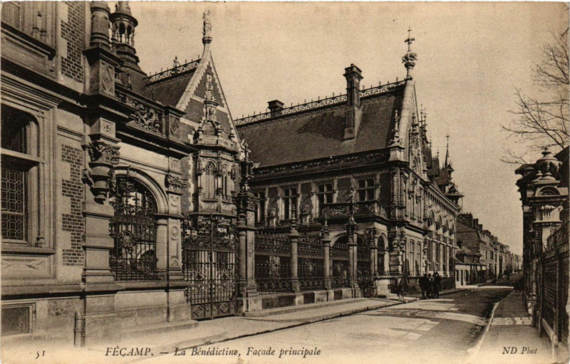 Carte postale ancienne Fecamp-La Benedictine Facade principale à Fécamp