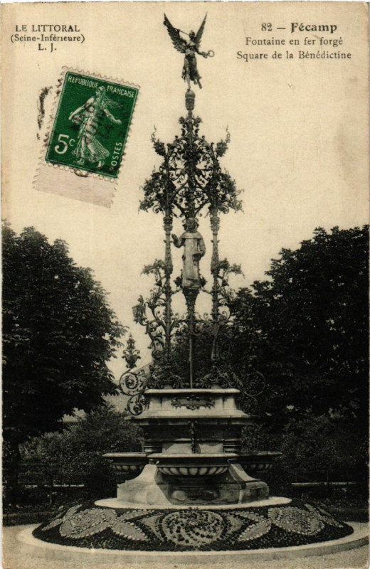 Carte postale ancienne Fecamp-Fontaine en fer forge Square de la Benedictine à Fécamp