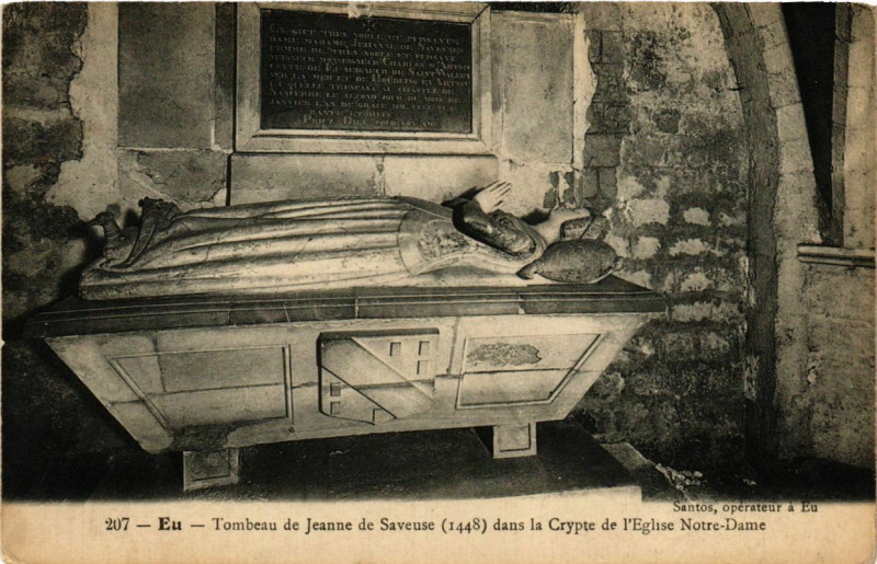 Carte postale ancienne Eu - Tombeau de Jeanne de Saveuse dans la Crypte de l'Eglise N D. à Eu
