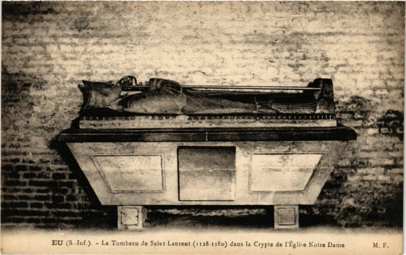 Carte postale ancienne Eu Le Tombeau de Saint-Laurent dans la Crypte de l'Eglise Notre-Dame à Eu