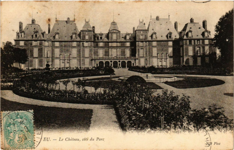 Carte postale ancienne Eu - Le Chateau cote du Parc à Eu