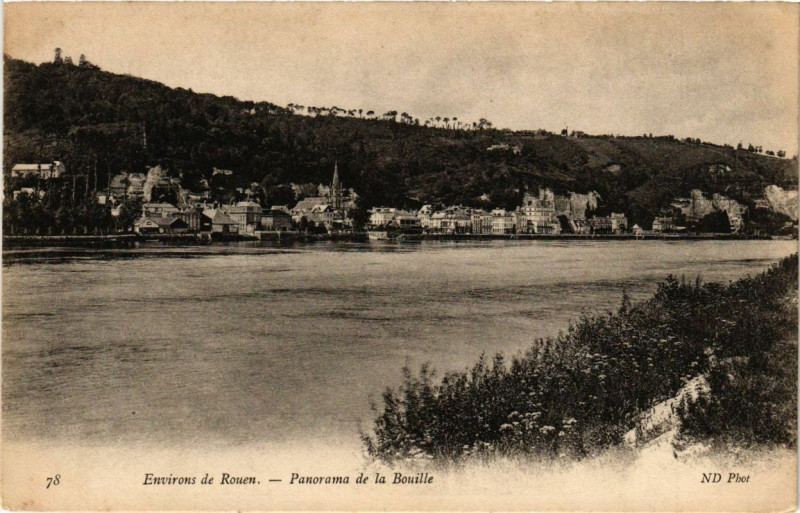 Carte postale ancienne Env. de Rouen-Panorama de la Bouille à La Bouille