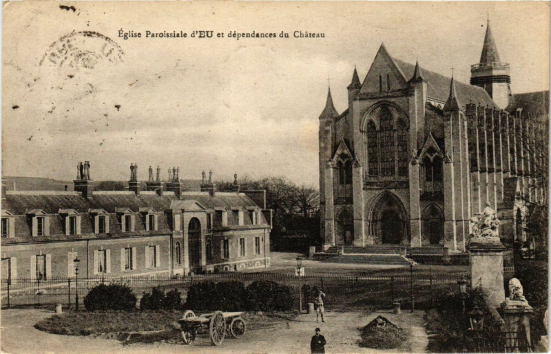 Carte postale ancienne Eglise Paroissiale d'Eu et dependances du Chateau à Eu