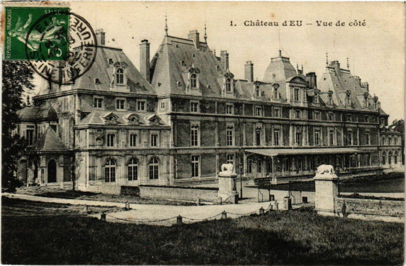 Carte postale ancienne Chateau d'Eu - Vue de cote à Eu