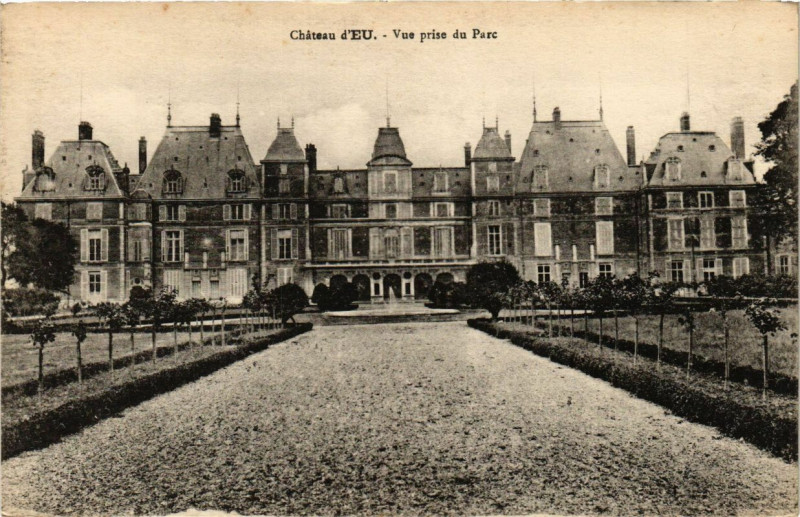 Carte postale ancienne Chateau d'Eu - Vue prise du parc à Eu