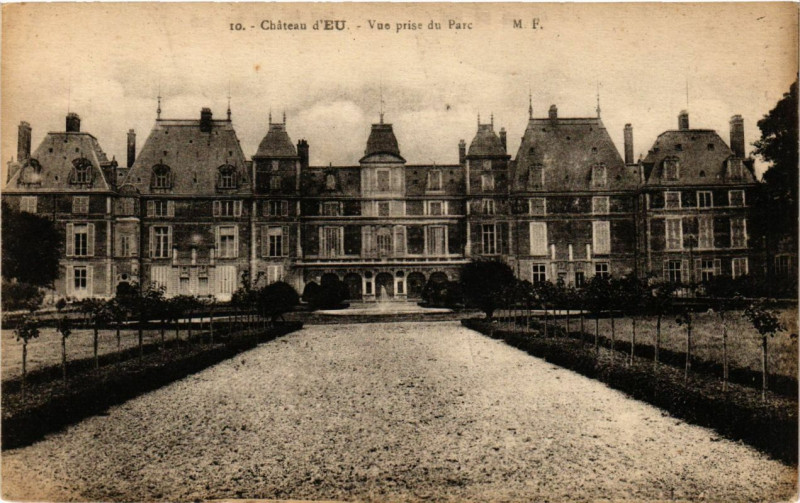Carte postale ancienne Chateau d'Eu - Vue prise du parc à Eu
