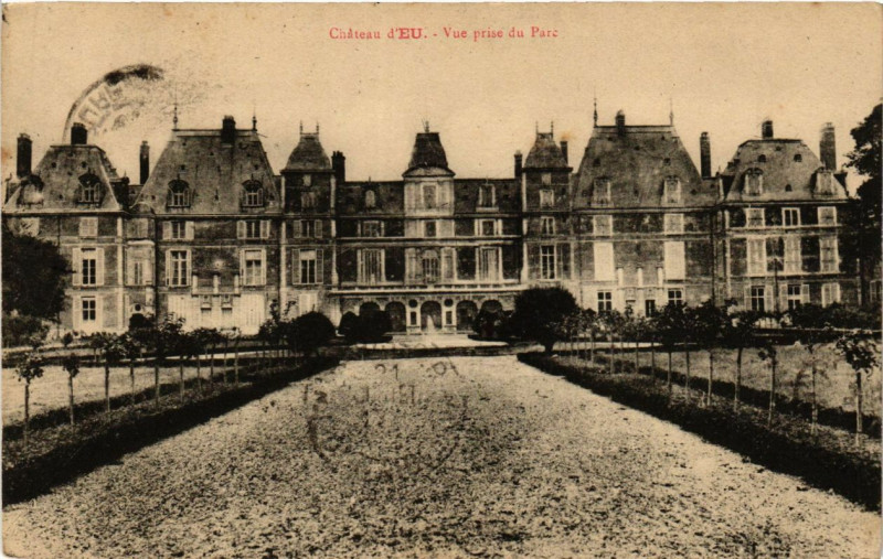 Carte postale ancienne Chateau d'Eu - Vue prise du parc à Eu