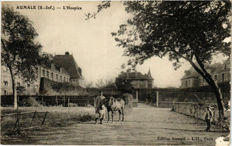 Carte postale ancienne Aumale-L'Hospice à Aumale