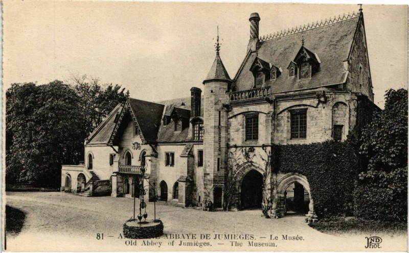 Carte postale ancienne Abbaye de Jumieges-Le Musée