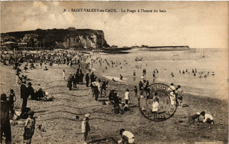 Carte postale ancienne Saint-Valery-en-Caux - La Plage a l'Heure du bain à Saint-Valery-en-Caux