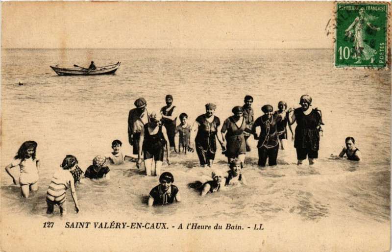 Carte postale ancienne Saint-Valery-en-Caux - A l'Heure du Bain à Saint-Valery-en-Caux