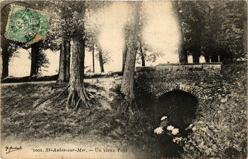 Carte postale ancienne Saint-Aubin-sur-Mer - Un Vieux Pont à Saint-Aubin-sur-Mer