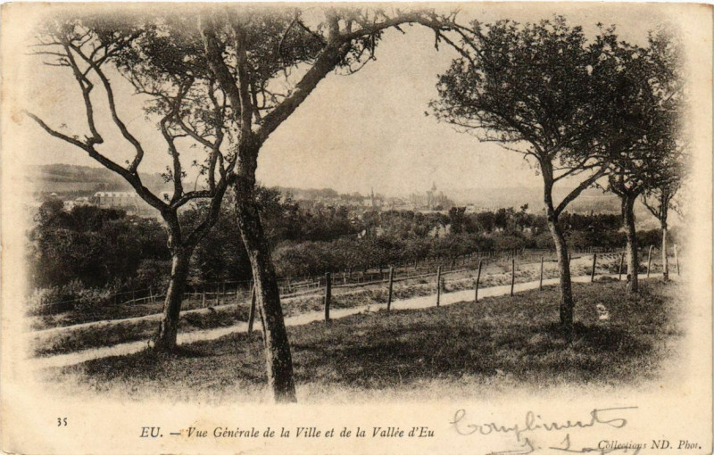 Carte postale ancienne Eu - Vue générale de la Ville et de la Vallée d'Eu à Eu