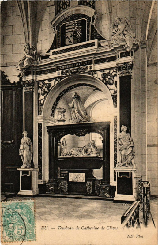 Carte postale ancienne Eu - Tombeau de Catherine de Cleves à Eu