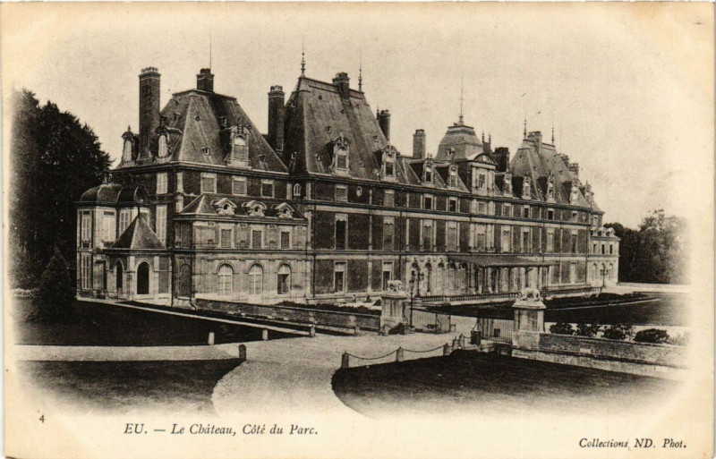 Carte postale ancienne Eu - Le Chateau Cote du parc à Eu