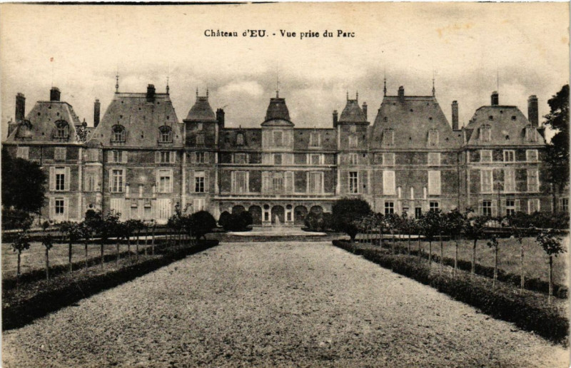 Carte postale ancienne Chateau d'Eu - Vue prise du parc à Eu