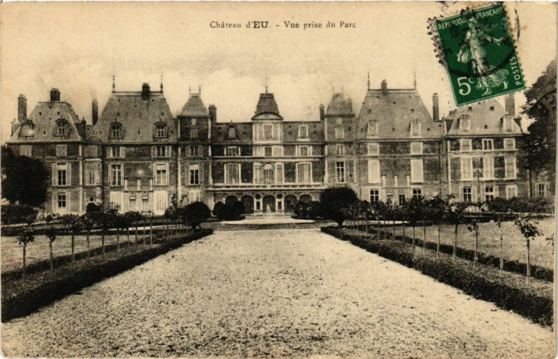 Carte postale ancienne Chateau d'Eu - Vue prise du parc à Eu