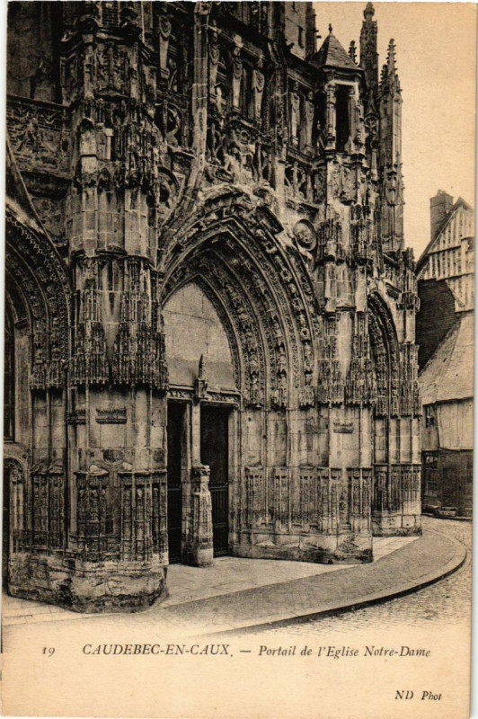 Carte postale ancienne Caudebec-en-Caux - Porteail de l'Eglise N.D.