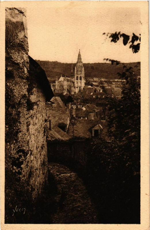 Carte postale ancienne Caudebec-en-Caux - Perspective sur l'Eglise N.D.