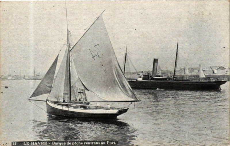 Carte postale ancienne Ed. Aqua 24 Le Havre Barque de peche rentrant au Port au Havre