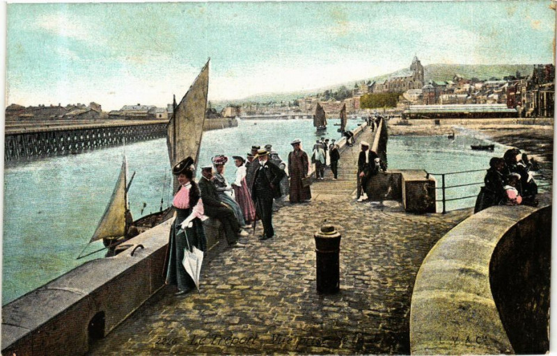 Carte postale ancienne Ed. Aqua 2226 Le Treport Vue prise de la Jetée