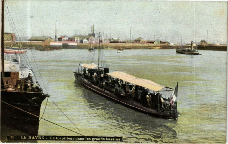 Carte postale ancienne Ed. Aqua 11 Le Havre Un Torpilleur dans les grands bassins à Eu