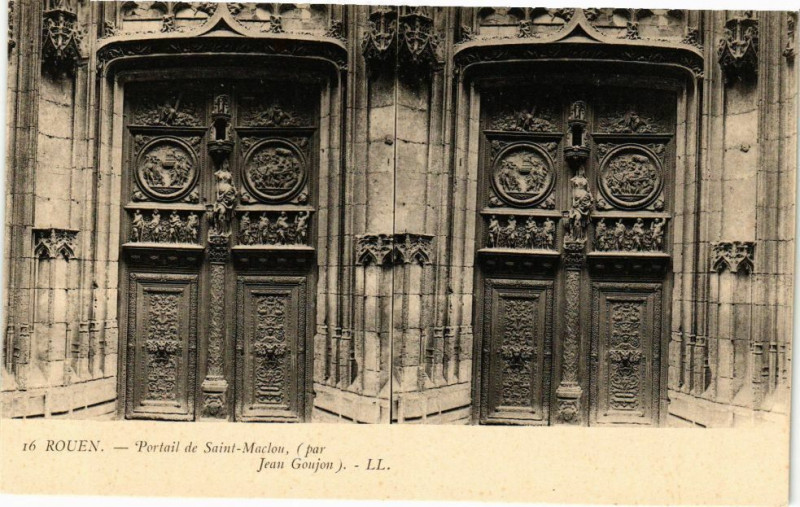 Carte postale ancienne Rouen-Portail de Saint-Maclou à Rouen